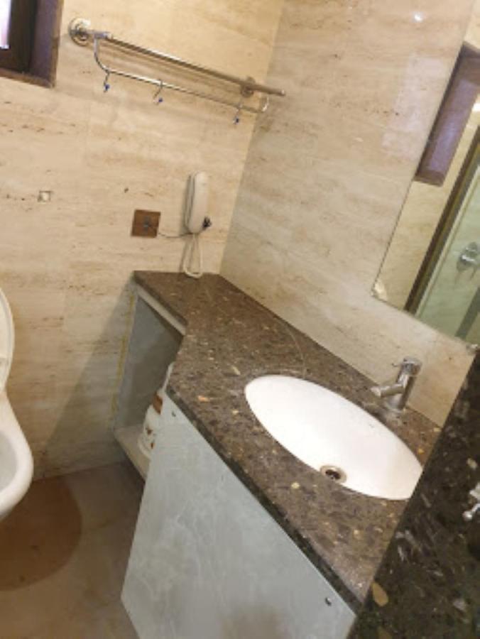 Hotel Radhe Anand Luaran gambar