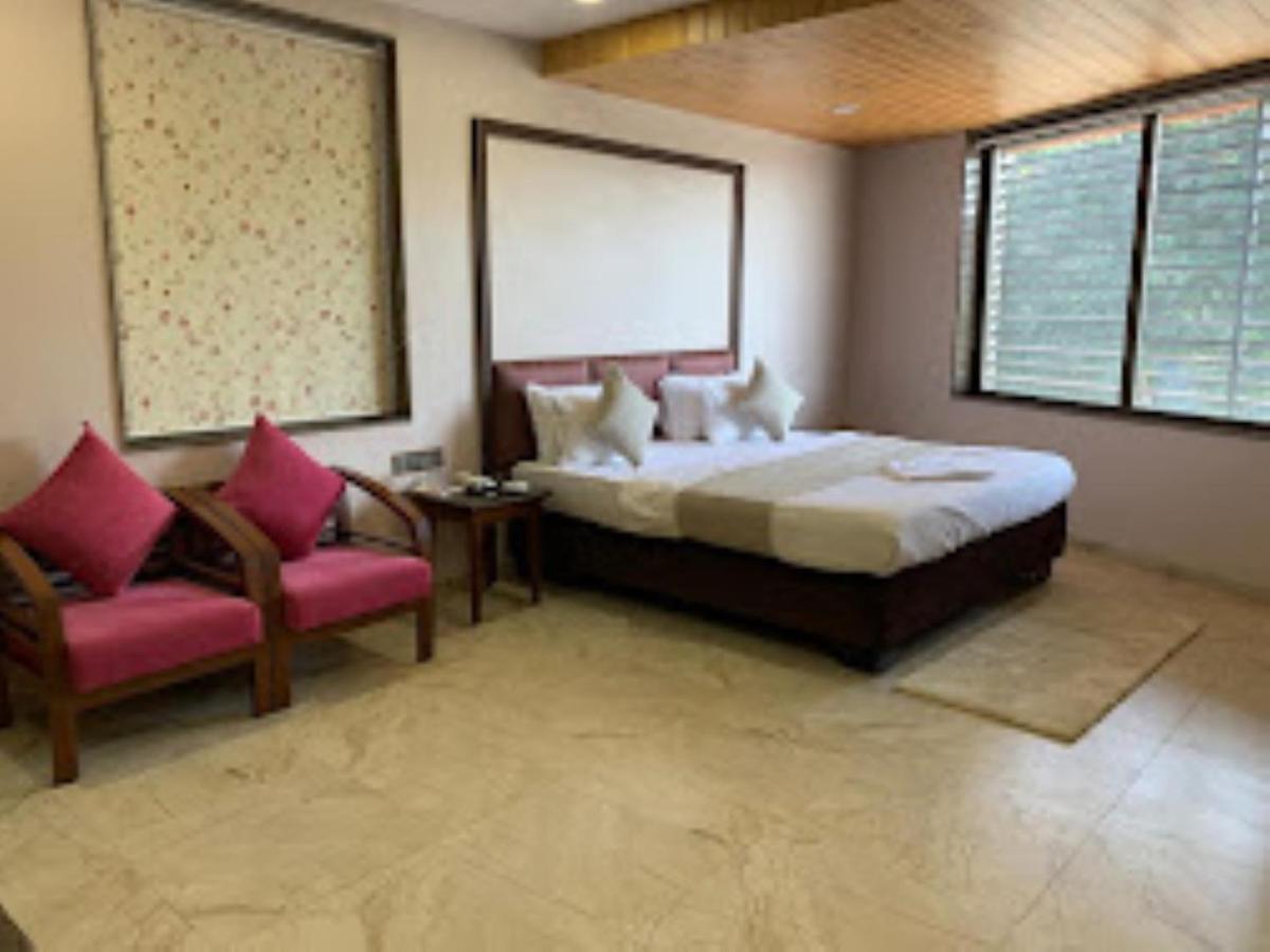 Hotel Radhe Anand Luaran gambar